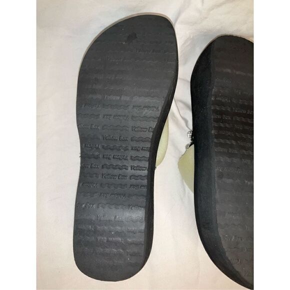 Yellow box flip flops size 6.5 - Picture 7 of 10